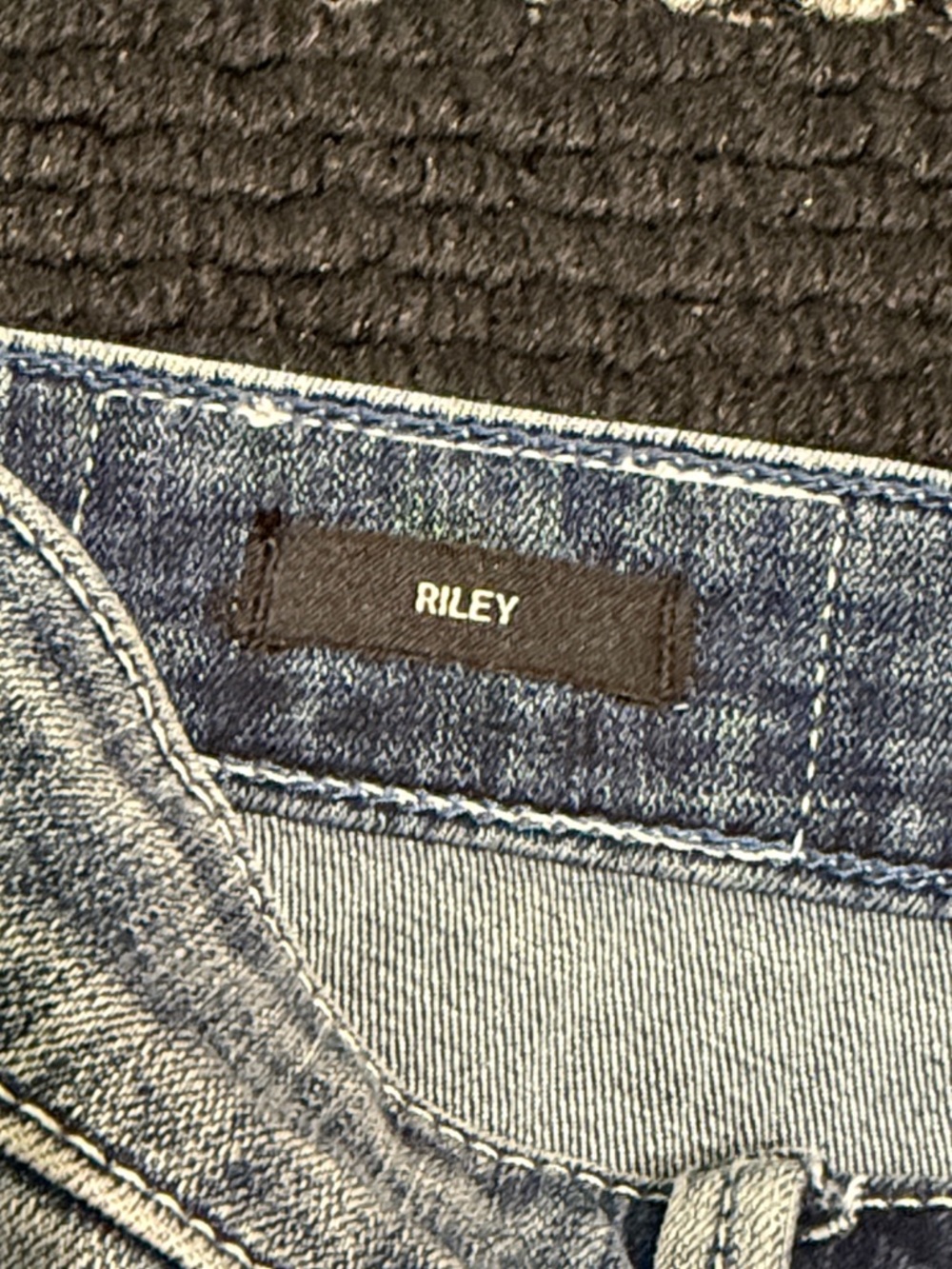 True Religion Riley Denim Shorts Women’s 32 Distressed Raw Hem Jorts Casual - Picture 4 of 7